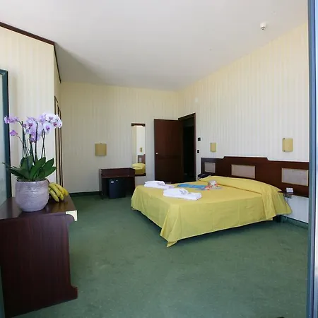 Club Esse Mediterraneo 4*